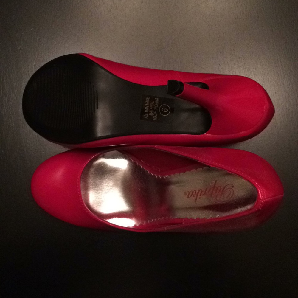 Red Paprika Heels - Picture 3 of 3